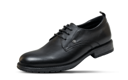 Κομψά μαύρα ανδρικά παπούτσια με μεταλλικό λογότυπο снимка